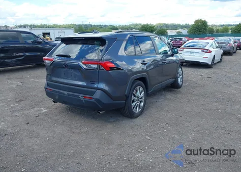 2024 Toyota Rav4 Xle Premium z USA, uszkodzony, nr VIN 2T3A1RFV6RC443692